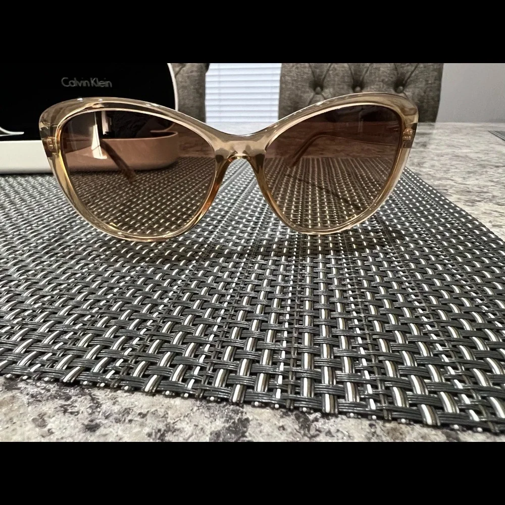 Calvin Klein Collection Women’s Crystal Beige Cat Eye Sunglasses w Case NWOT